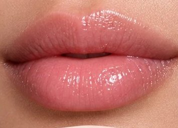 Voller wirkende Lippen, weicher wirkende feine Linien.